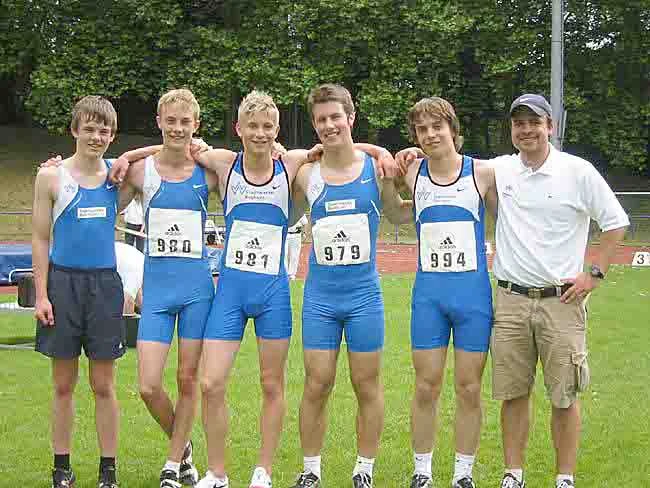 Die Westdeutschen Schüler-Meister zusammen mit Trainer Sebastian Kraus: (v.l.) Aaron Pauli, Maurice Huke, Jannis Klatt, Luca Baldino und Florian Lorenz.