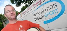Sport- und Musikmobil mit Mitarbeiter