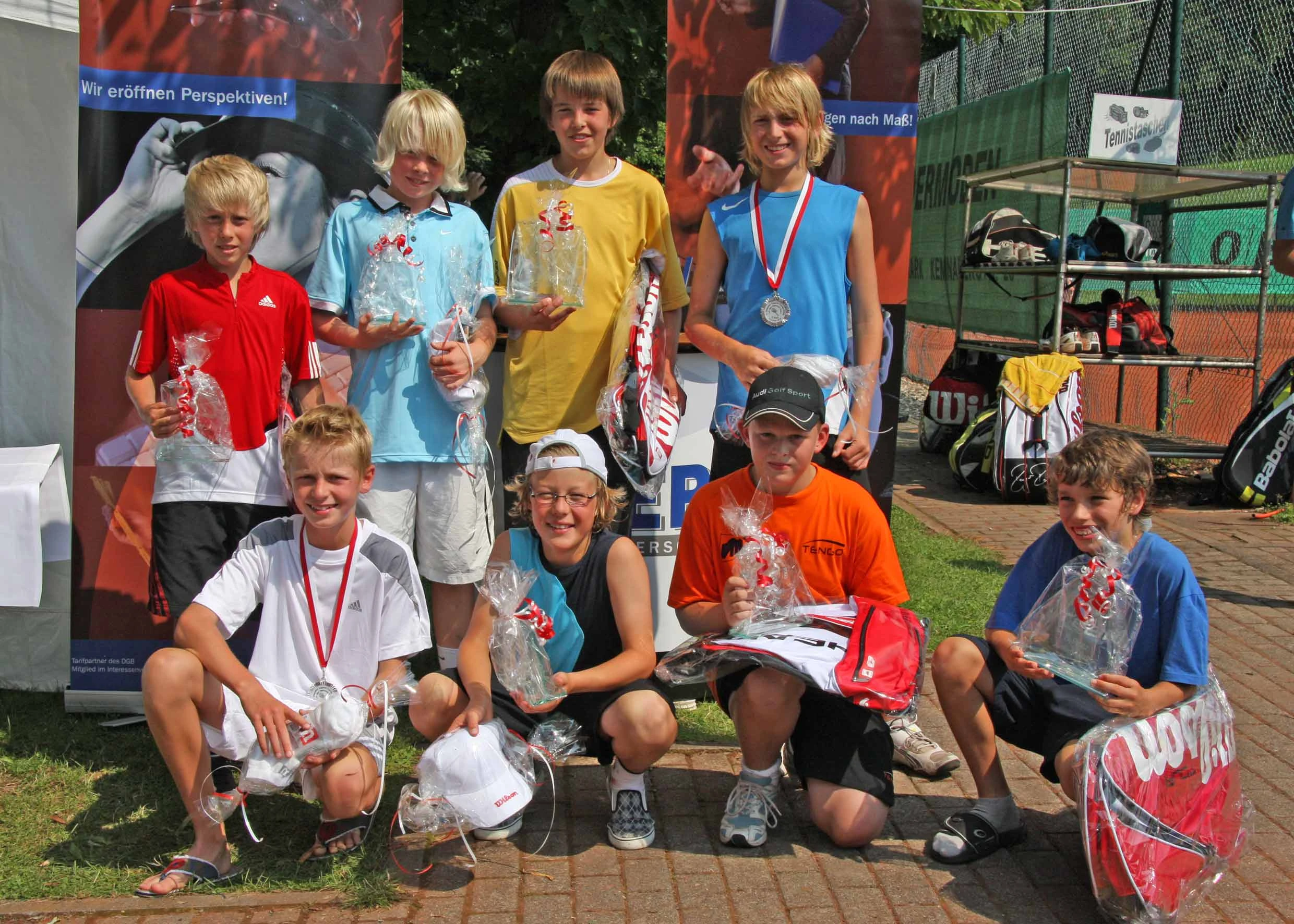 Siegerehrung junger Tennisspieler