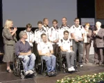 1)	Offizielle Verabschiedung der Sportler durch SSB-Vorsitzende Gaby Schäfer (links) und Angelika Rüttgers (3.v.r.). Weitere Personen auf dem Bild: Reinhard Schneider, Vorsitzender BSNW (rechts) und Bergmannsheil-Geschäftsführer Hans-Werner Kick (2.v.r.).