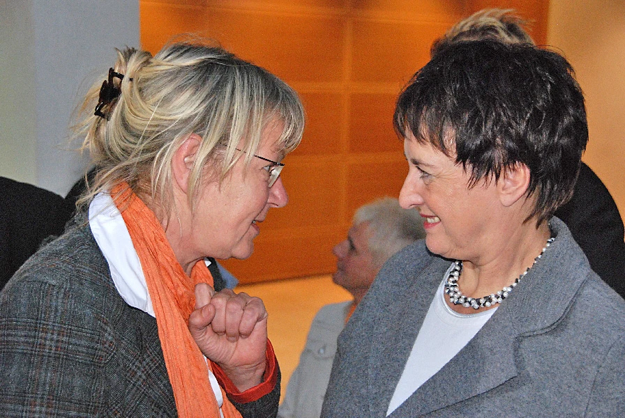 SSB-Vorsitzende Gaby Schäfer im Gespräch mit Bundesjustizministerin Brigitte Zypries.