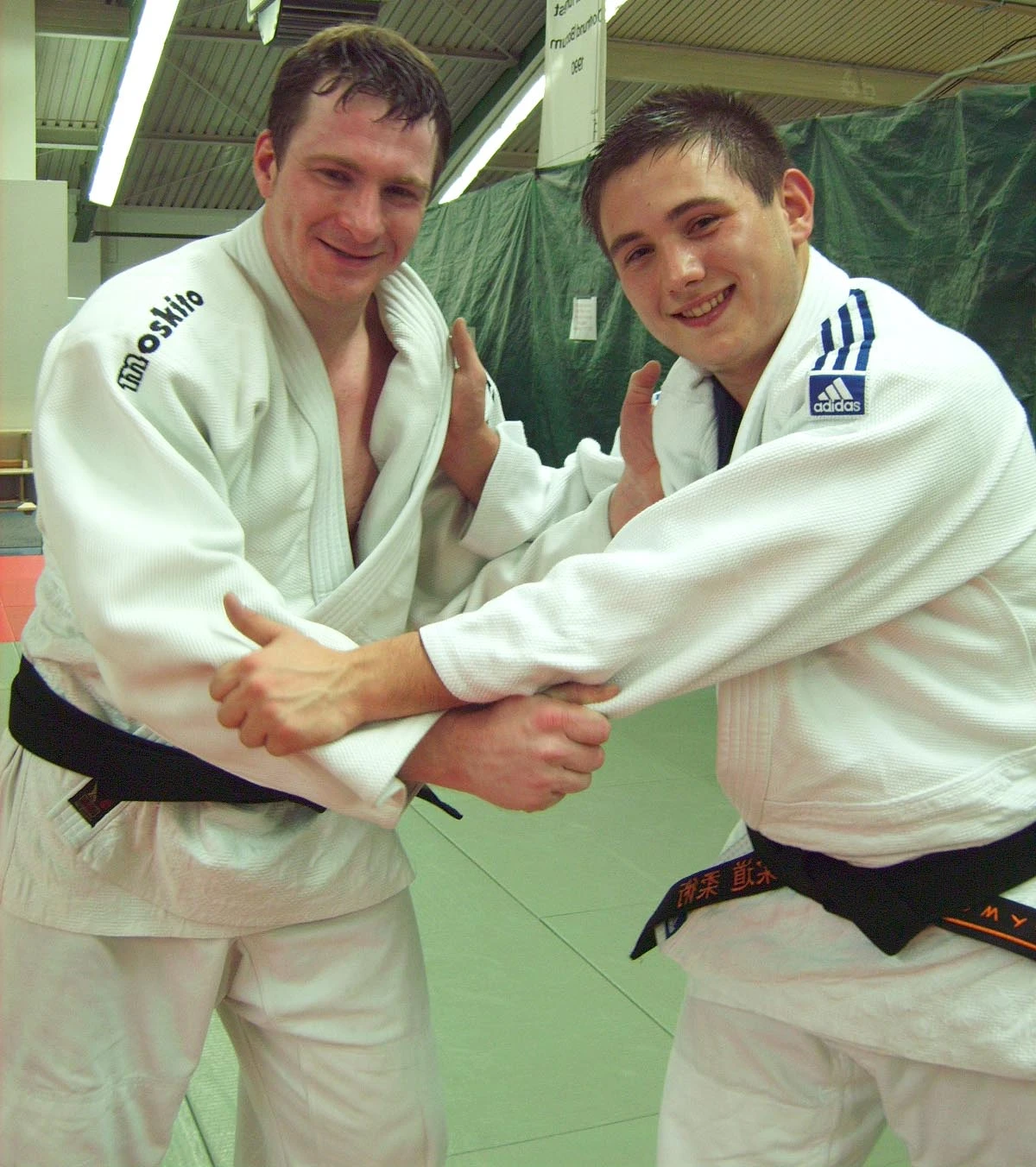 Joachim Krantz  (.) und Andrè Planz vom PSV Bochum bestanden in Gladbeck erfolgreich die Prüfung zum 1. Dan im Judo.