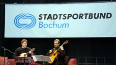 Philipp Recklles an der Mandoline und Thomas Scharkowski an der Gitarre gaben eine musikalische Einlage.