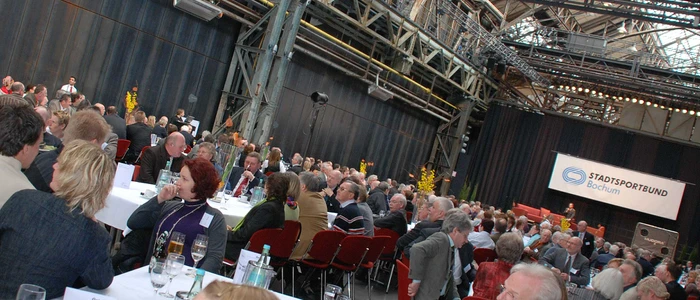 Über 300 Gäste in der Jahrhunderthalle