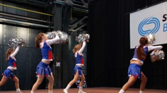 Cheerleaderin des Zirkus Ratz Fatz