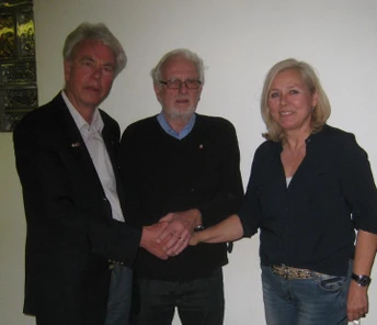 Bei der Ehrung (v. li.): Rolf-Rüdiger Bloser (WTV-Bezirksvorstand Ruhr-Lippe); Dr. Ralf Turley (TG 49) und Dagmar Christoleit (1. Vorsitzende TG 49). 