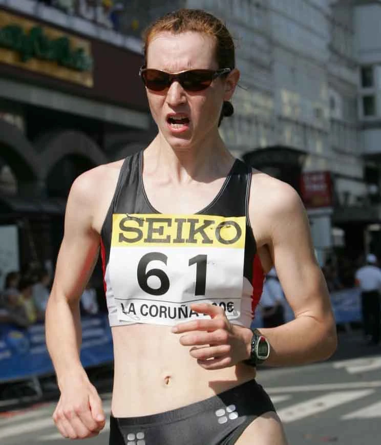 Geherin Sabine Krantz auf der Strecke.