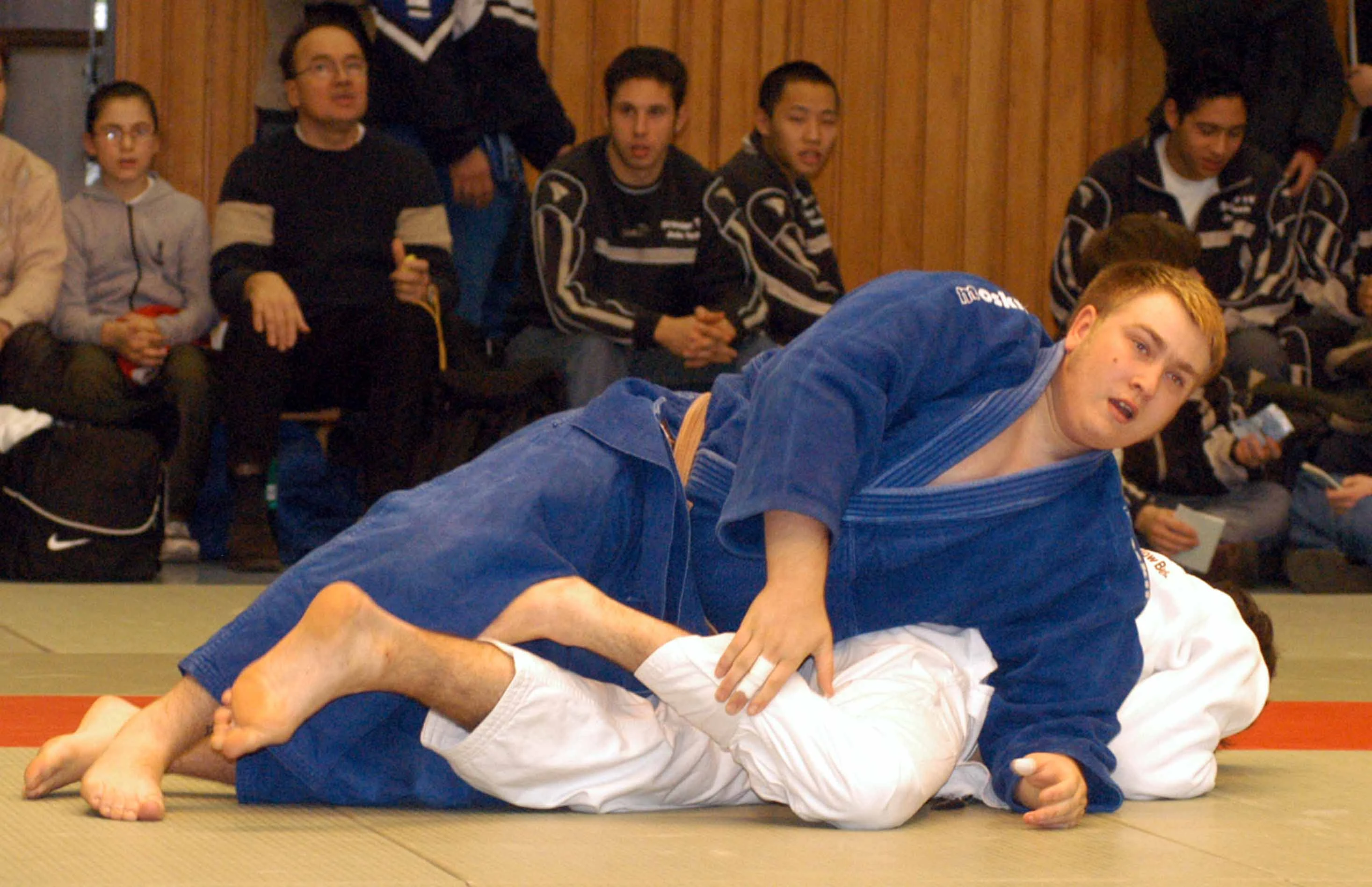 Judoka Pascale Pauke mit Gegner auf der Matte