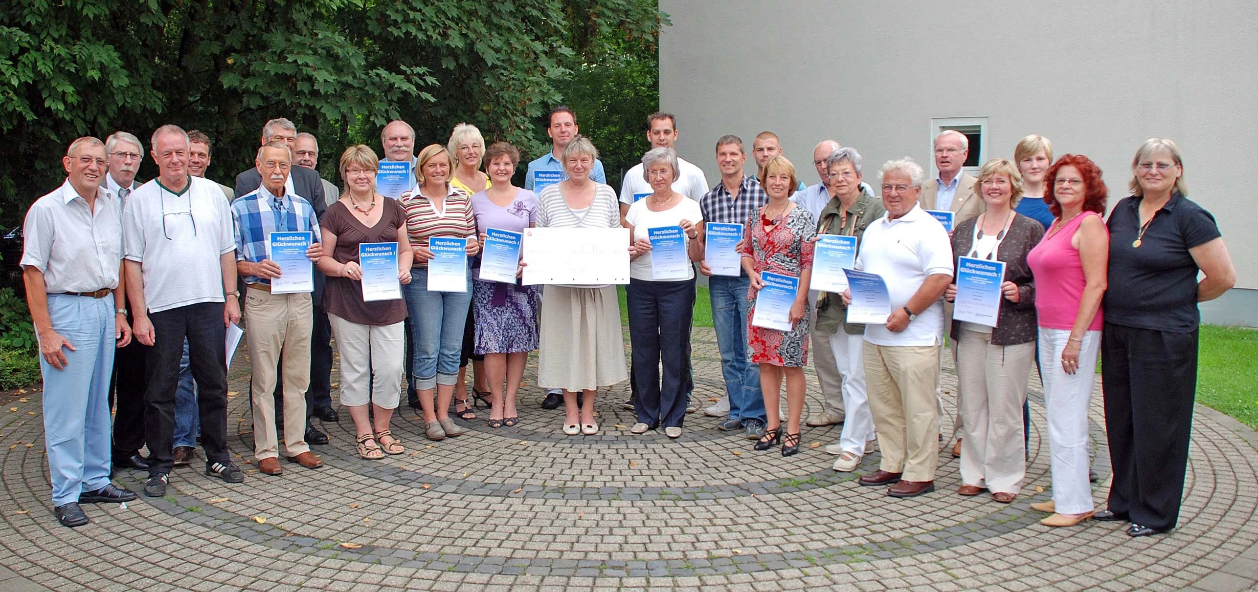 Gruppenfoto mit Vereinsvertretern