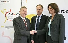 Bundesernährungsministerin Ilse Aigner, Prof. Dr. Dr. Wildor Hollmann (links) und Prof. Dr. Heiko Strüder (Mitte) anlässlich der Eröffnung des Wettbewerbs 