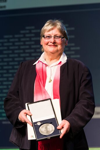 2016-21-03_97 Sportplakette NRW an Van den Meulenhof_Foto LSB NRW_01 Web.jpg