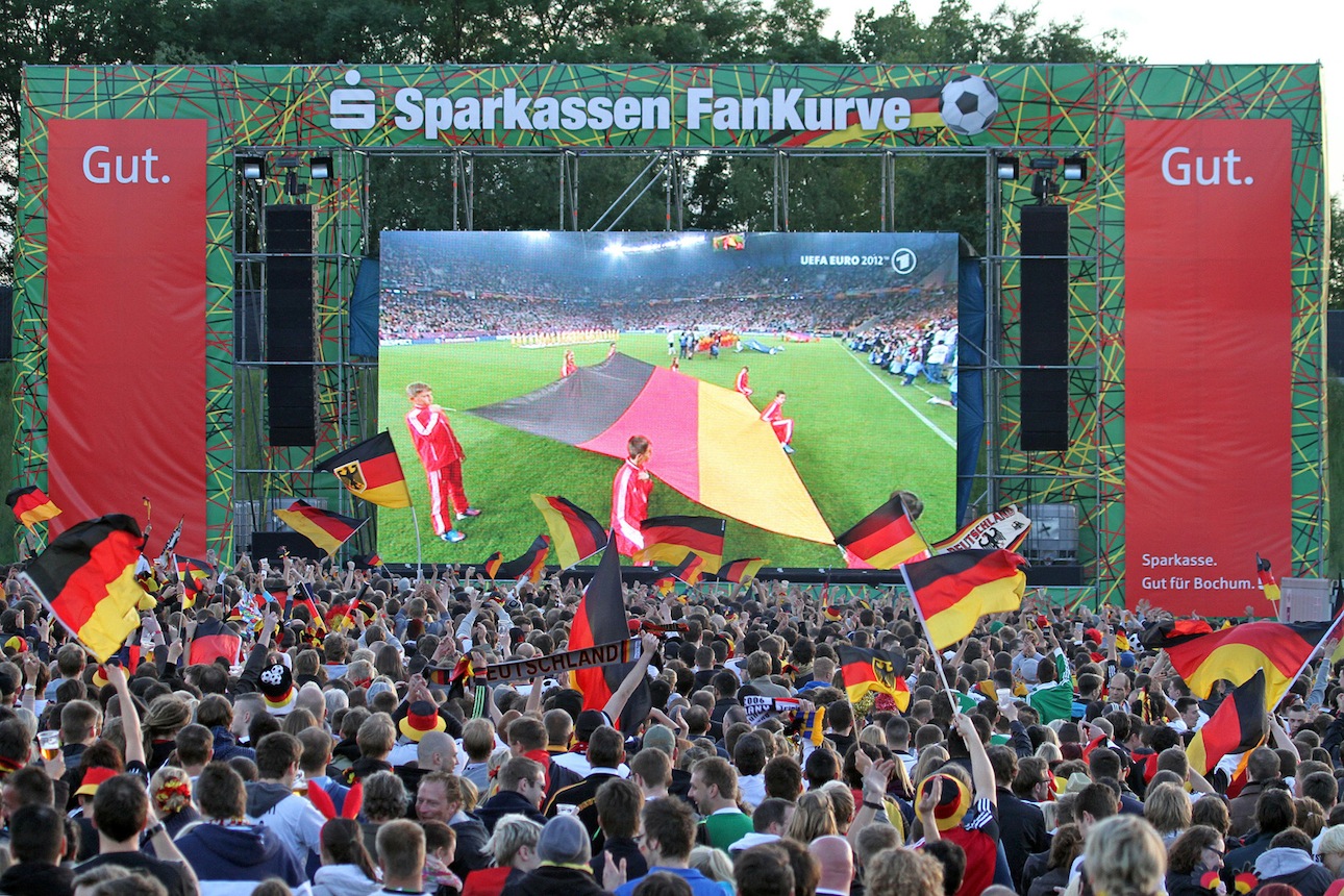 Sparkassen FanKurve_EM_2016_WEB.jpg