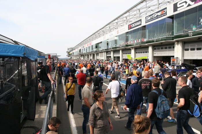 20160903_vor dem Rennen_Boxengasse_9945.JPG