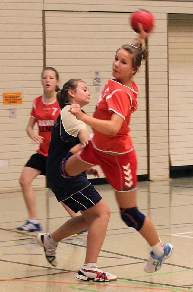 Die weibliche B-Jugend des Bochumer HC setzte sich gegen den VfB Günnigfeld und die HSG Schalke durch. DasFoto zeigt Katrin Knihs beim Wurf.