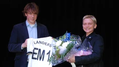 Petra Landers mit EM1-Trikot