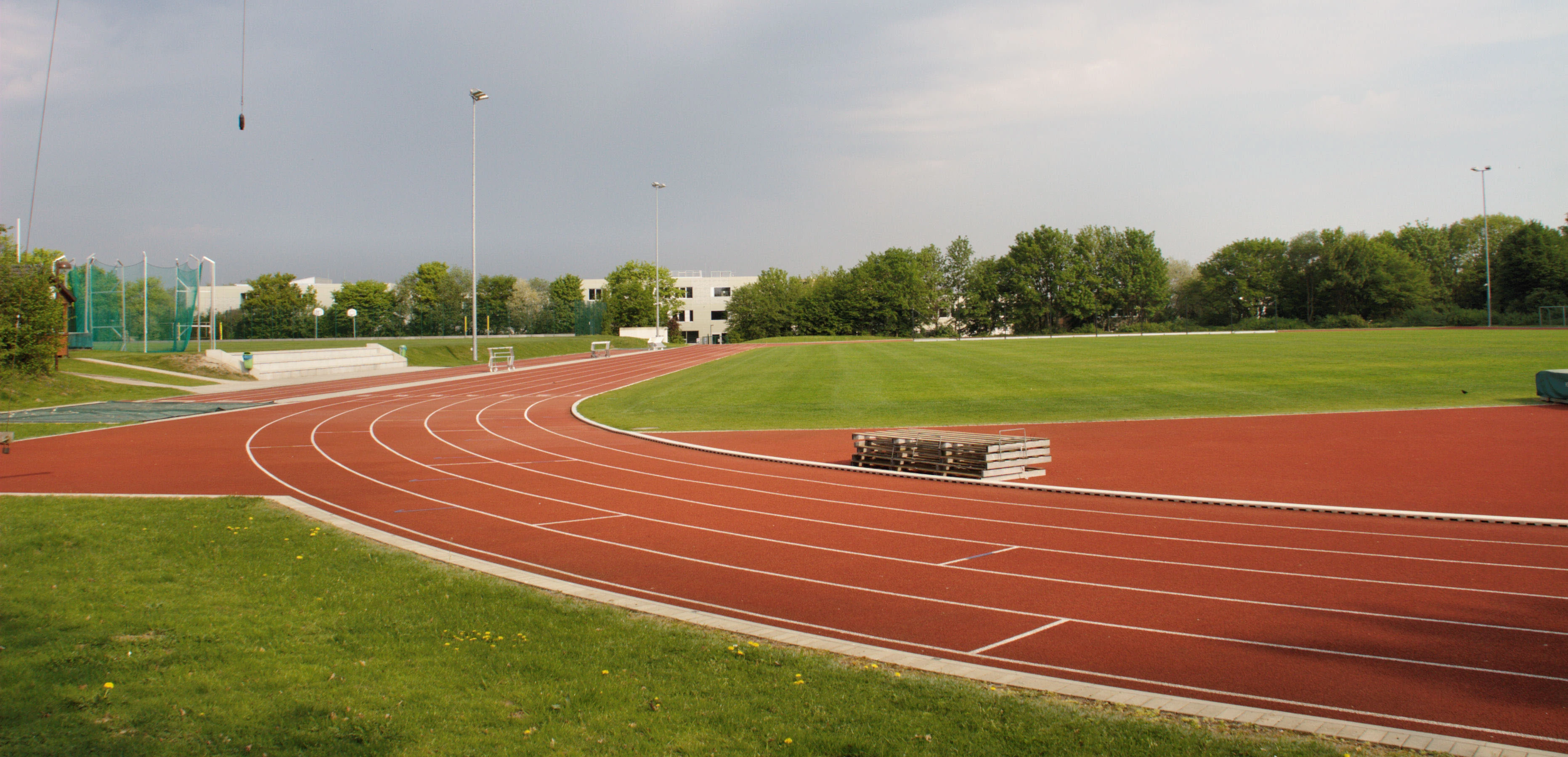 Der Universitätssportplatz mit der neuen Laufbahn.