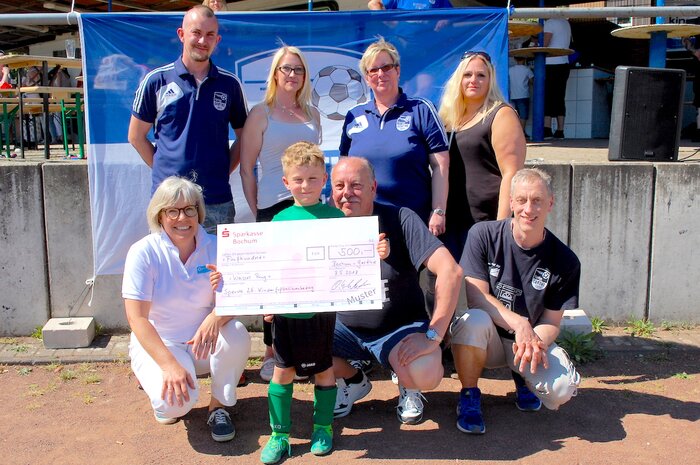 2018-05-08_Kinderfußballwerbetag_Spende_Weißer Ring_0154 Kopie.JPG