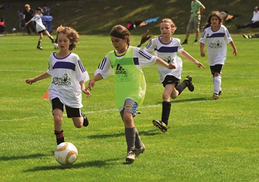 Fußballspielende Mädchen