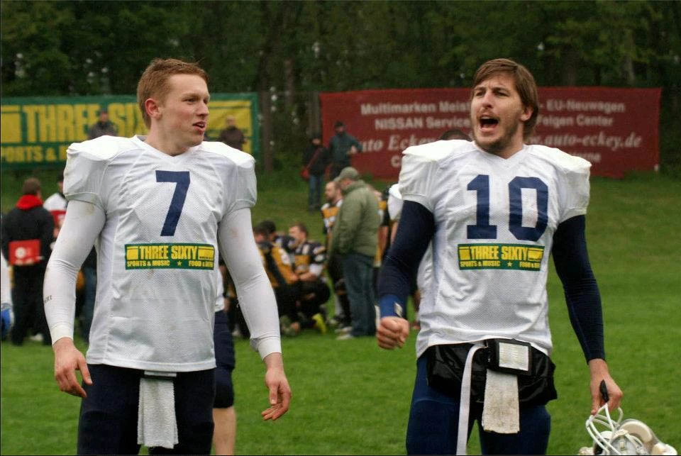 Quarterbacks Gollan (l.) und Steenker führten die Cadets zum Sieg.