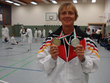 Kerstin Schwarzer; ihre eigenen Erfolge Europameisterschaften Moderner 4-Kampf der Masters 2012 (Györ, Ungarn): Silber im Einzel, Gold mit der Mannschaft