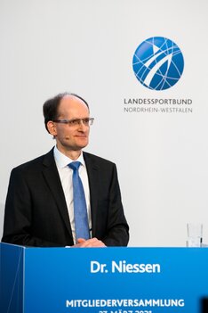 Dr. Christoph Niessen