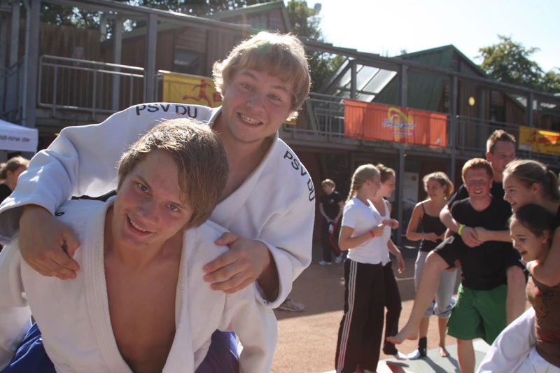 Voneinander lernen - Werte efahren. Bildung findet im Sport statt.