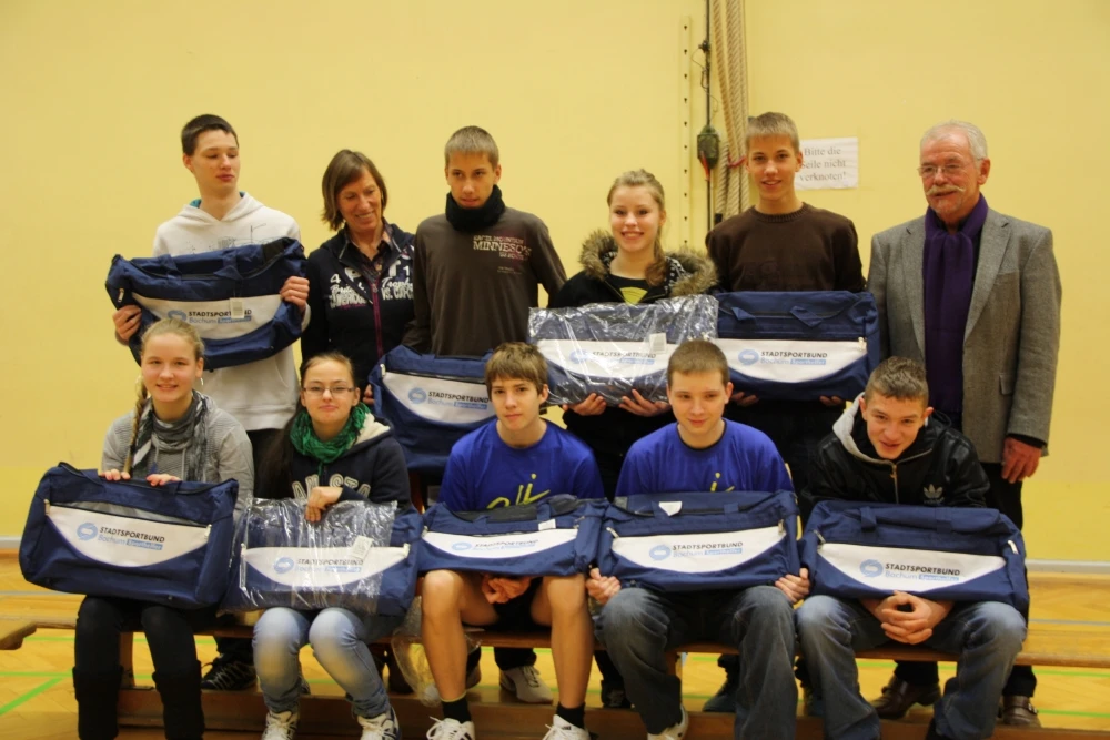 Überreichung Sporttaschen Peter-Petersen Schule