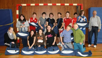 Überreichung Sporttaschen_131212