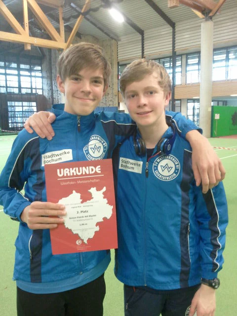 Die Hochspringer Simon Blyske (li.) und Lars Milenz.