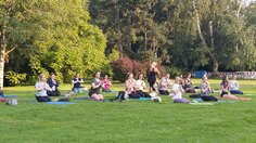 Yoga im Stadtpark.jpg