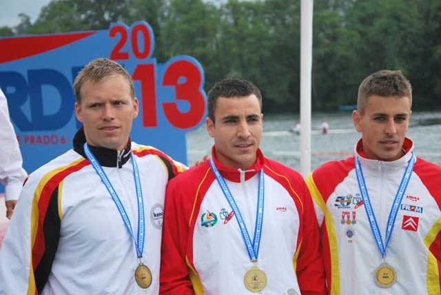Matthias Ebhardt (l.) bei der Siegerehrung mit den beiden Spaniern Manuel Antonio Campos und Manuel Garrido.