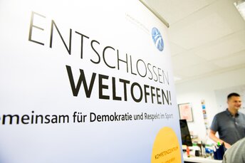 Entschlossen weltoffen-Andrea Bowinkelmann-Freigabe SM.jpg