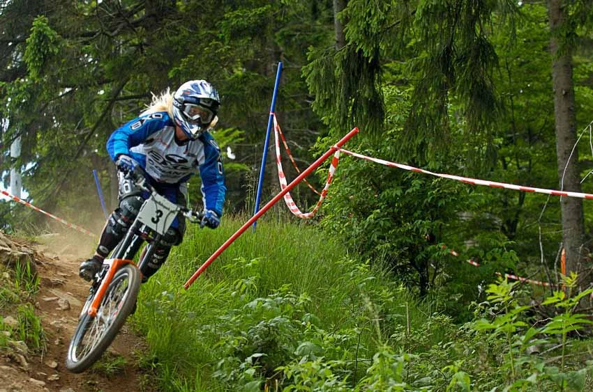 Antje Kramer während auf dem Mountainbike