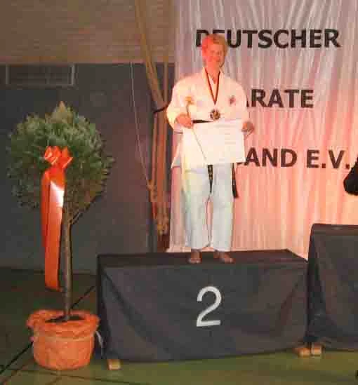 Kampfsportlerin Elke Kessling bei der Siegerehrung