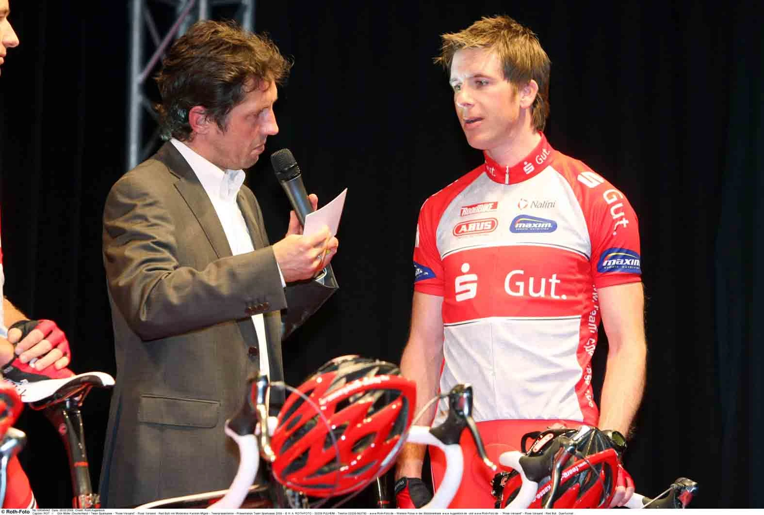 Dirk Müller und Moderator Karsten Migels bei der Team-Präsentation. Foto: Spk