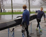 Kanuten trainieren bei Wind und Wetter